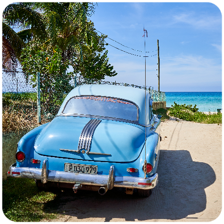 Oldtimer auf Cuba am Meer